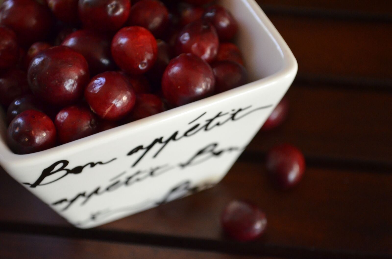 Nikon D5100 sample photo. Cranberries, fruit, cranberry photography