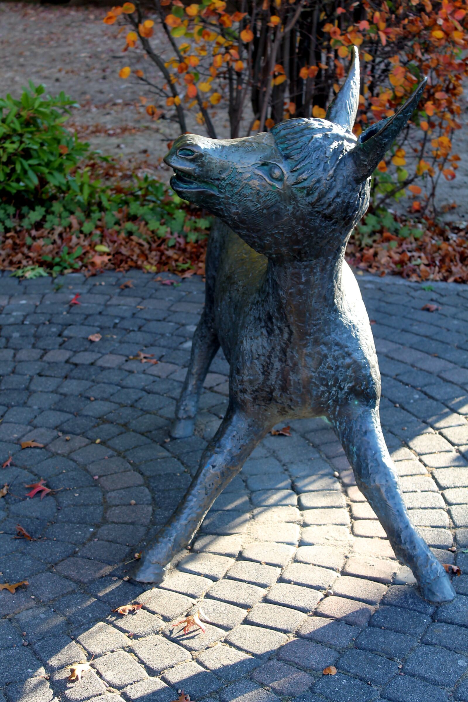 Canon EOS 1100D (EOS Rebel T3 / EOS Kiss X50) sample photo. Sculpture, donkey, figure photography