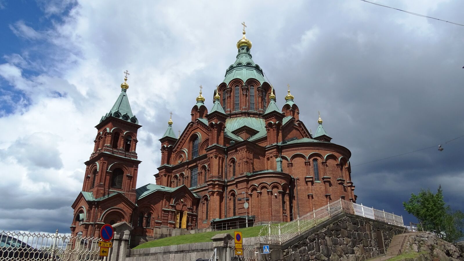 Sony Cyber-shot DSC-HX400V sample photo. Helsinki, finland, uspenski cathedral photography