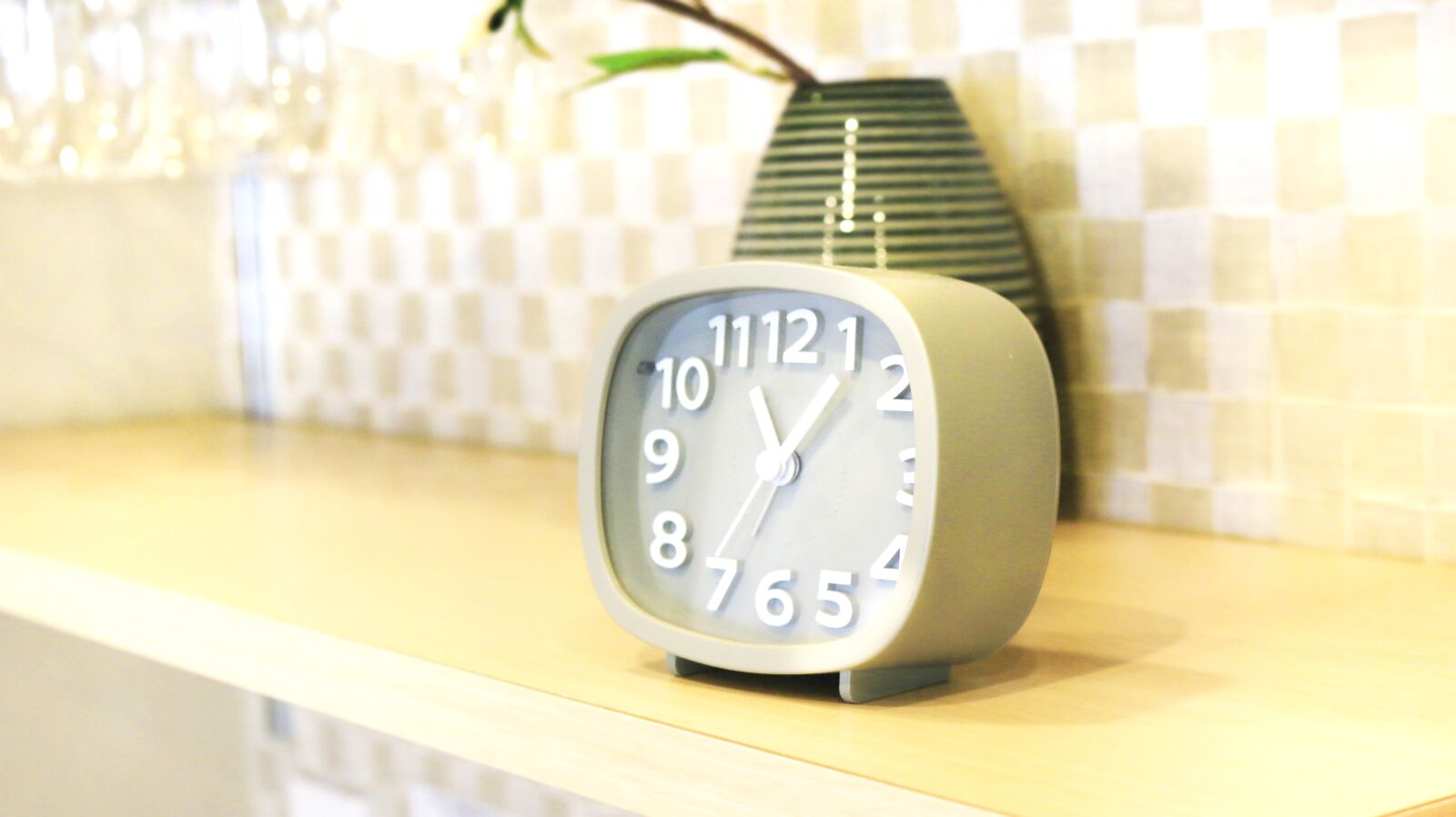 Canon EOS 70D + Canon EF-S 18-55mm F3.5-5.6 IS STM sample photo. Clock, time, morning photography