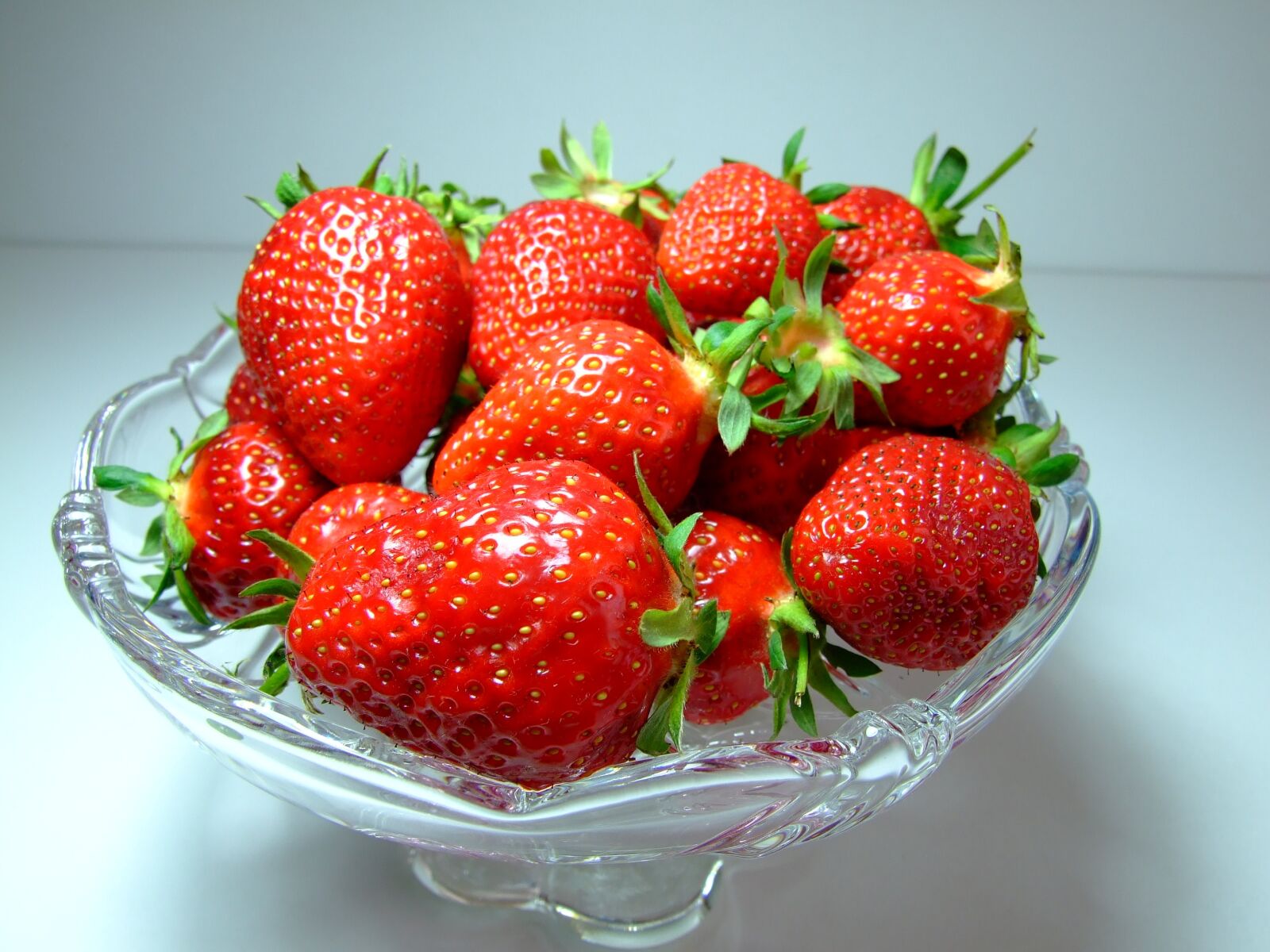 Fujifilm FinePix S6500fd sample photo. Strawberry, fruit, healthy photography