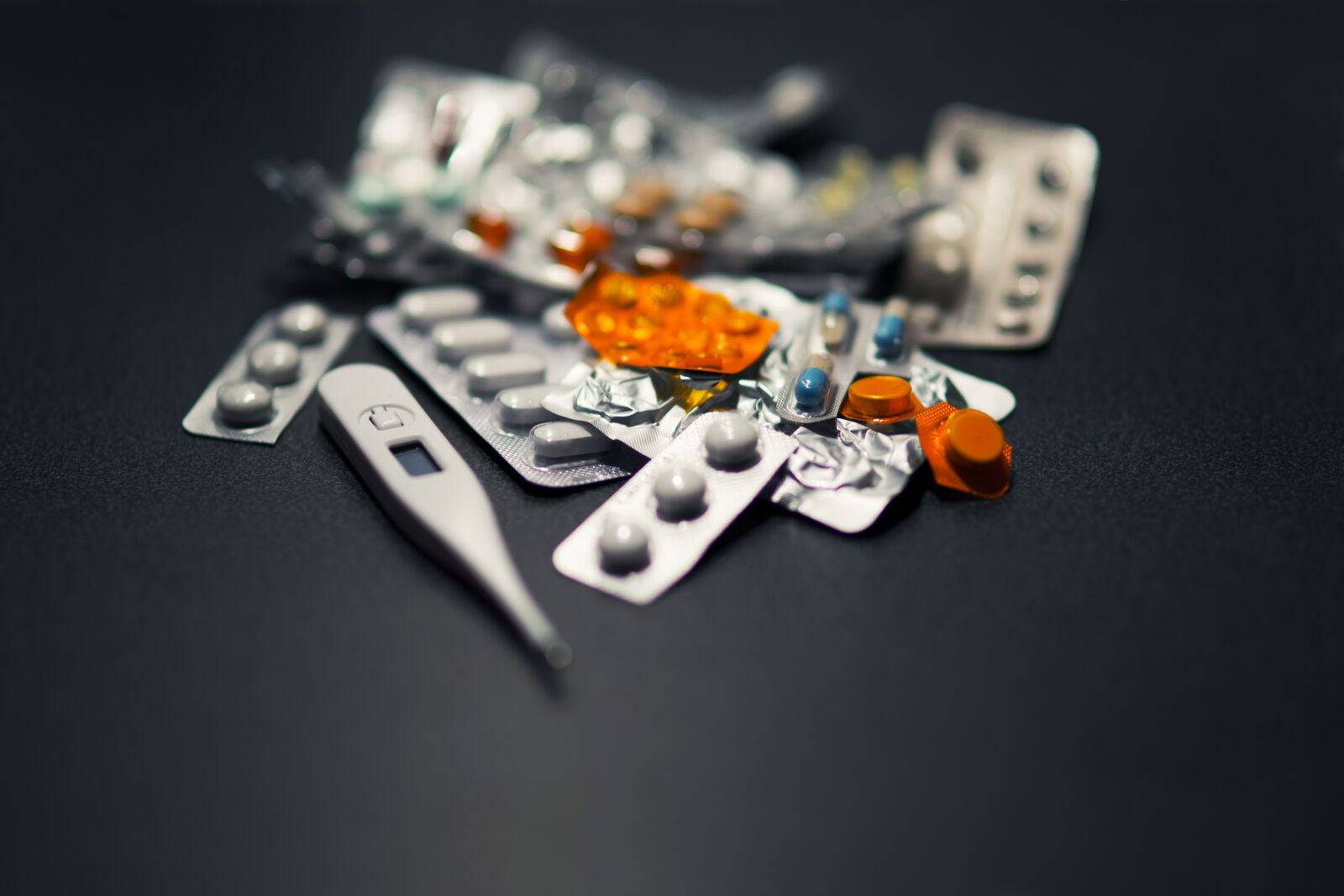 Sigma 85mm F1.4 EX DG HSM sample photo. Medicines, thermometer photography