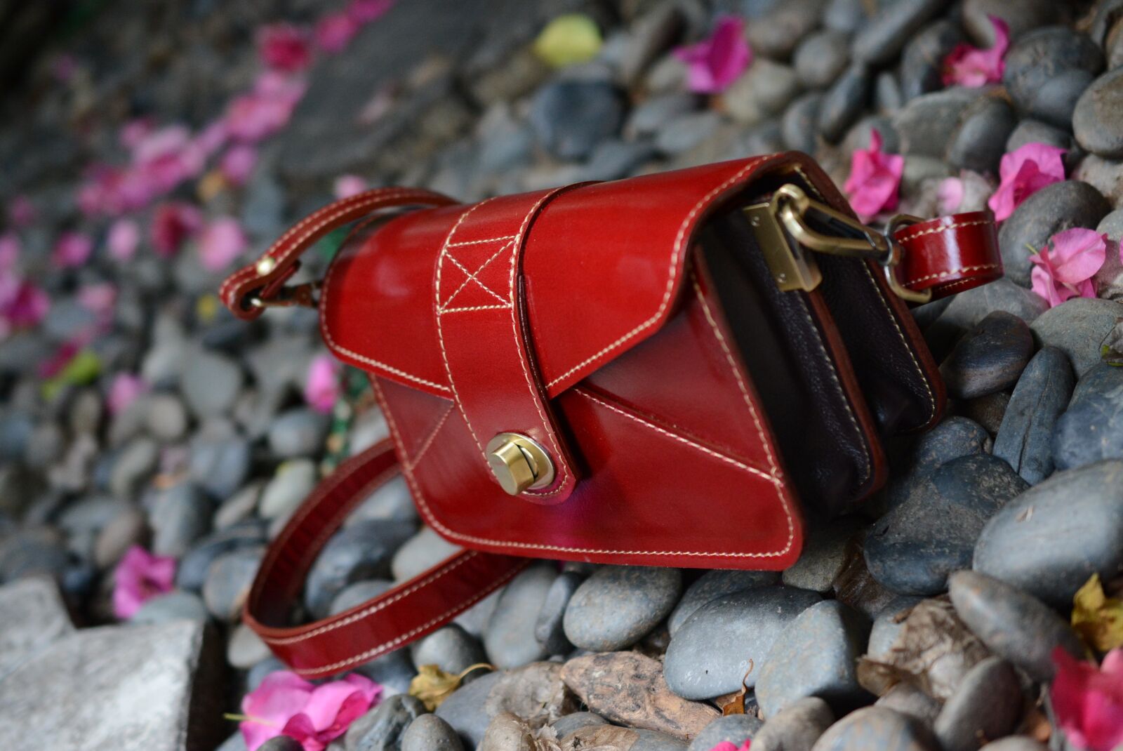 Nikon D7100 sample photo. Red, bag, handbag photography