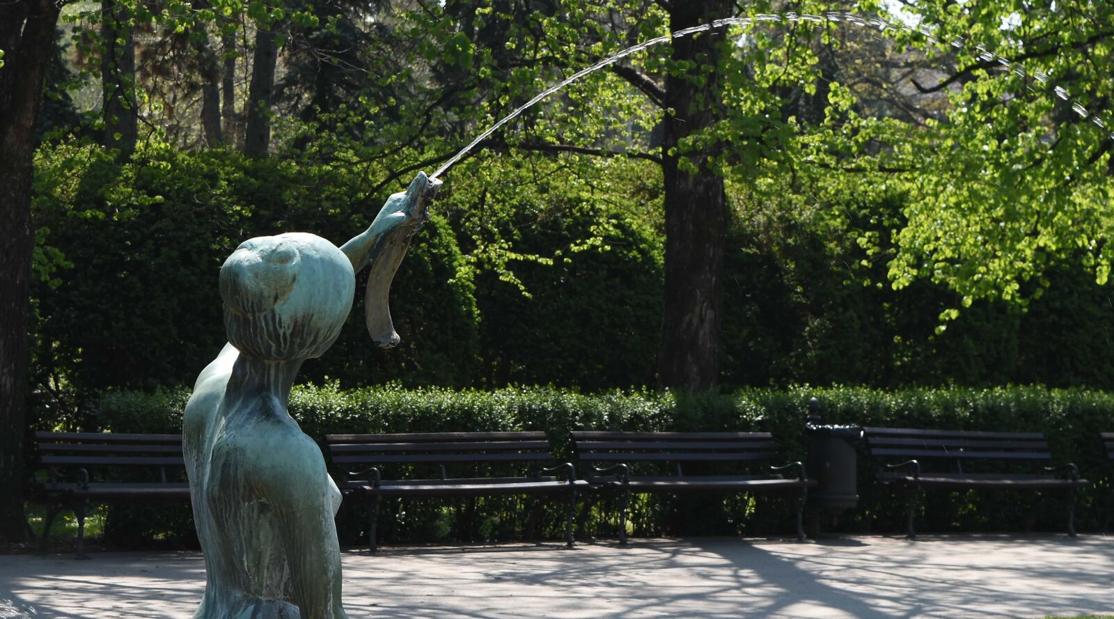 Nikon D5500 sample photo. Bronze, fish, fountain, tourist photography
