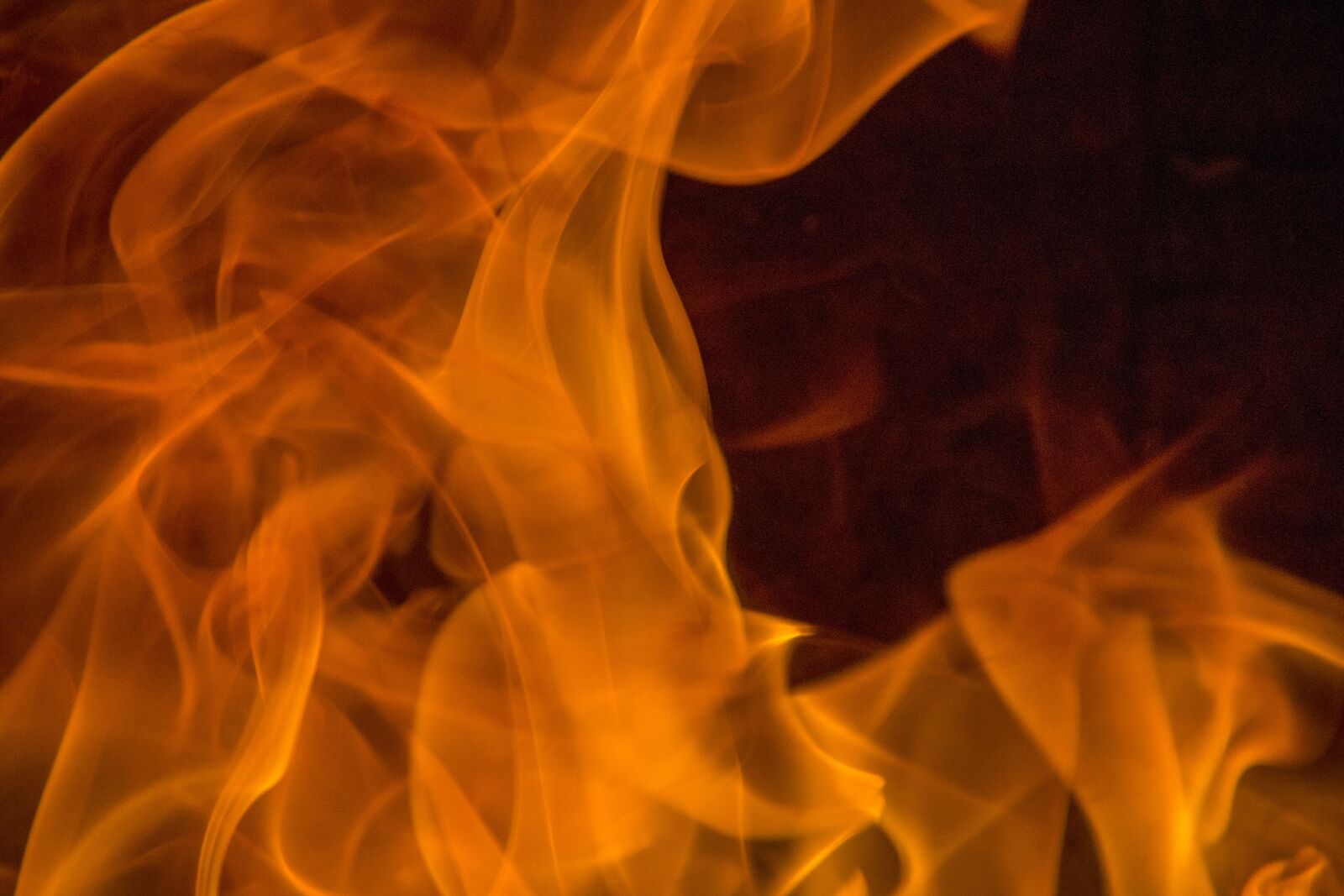 Canon EOS 700D (EOS Rebel T5i / EOS Kiss X7i) sample photo. Fire, calls, heat photography