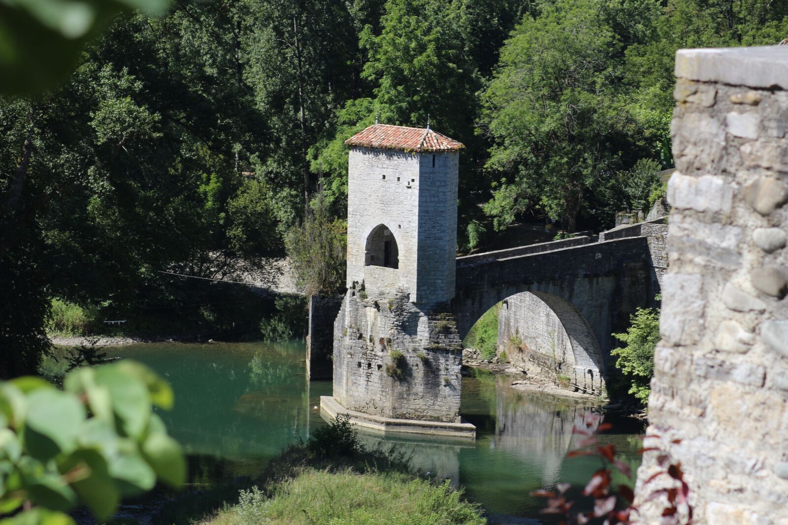 Canon EOS 100D (EOS Rebel SL1 / EOS Kiss X7) sample photo. Old bridge, france, sauveterre photography