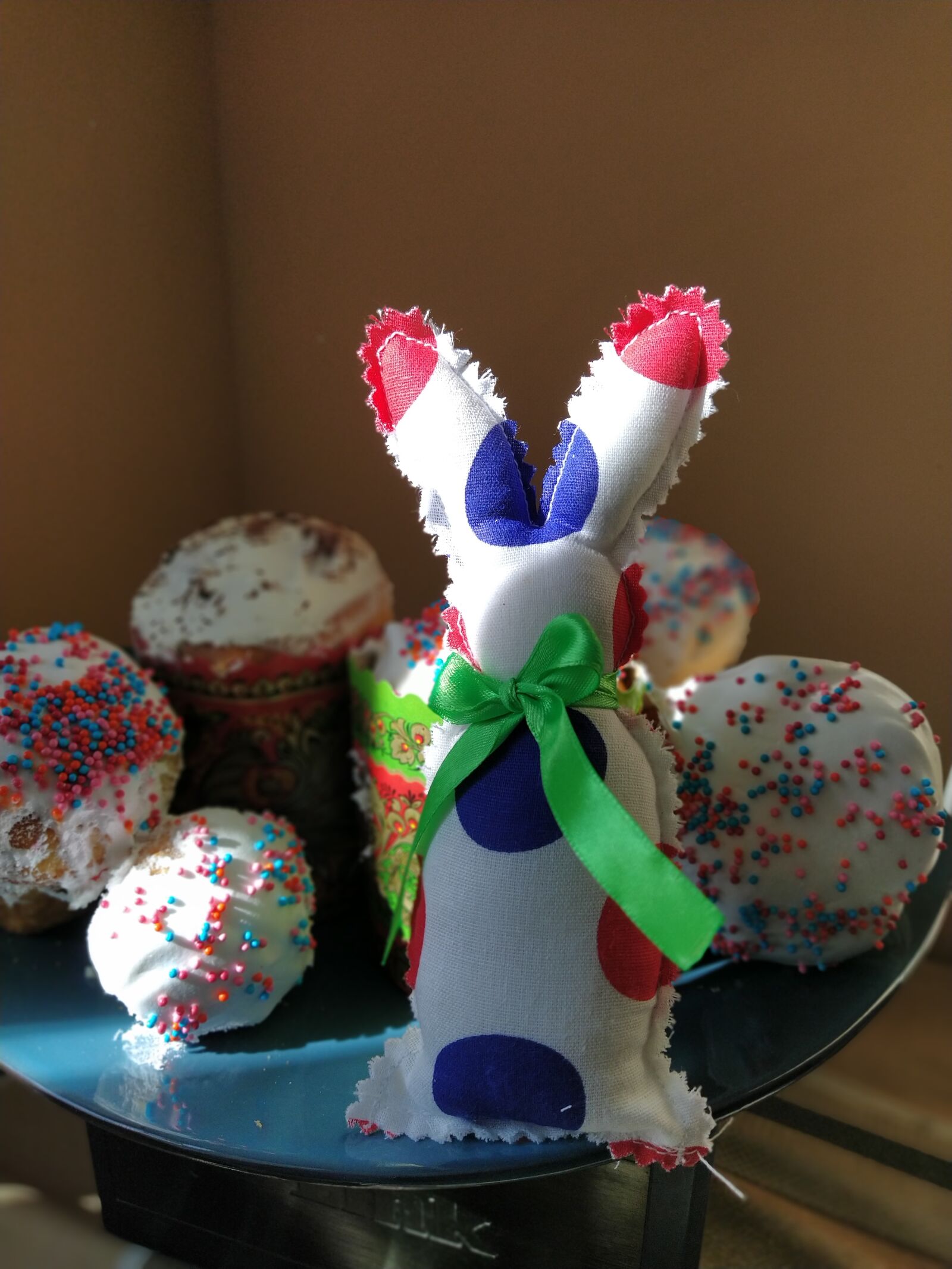 Xiaomi Mi A3 sample photo. Easter cake, rabbit, easter photography