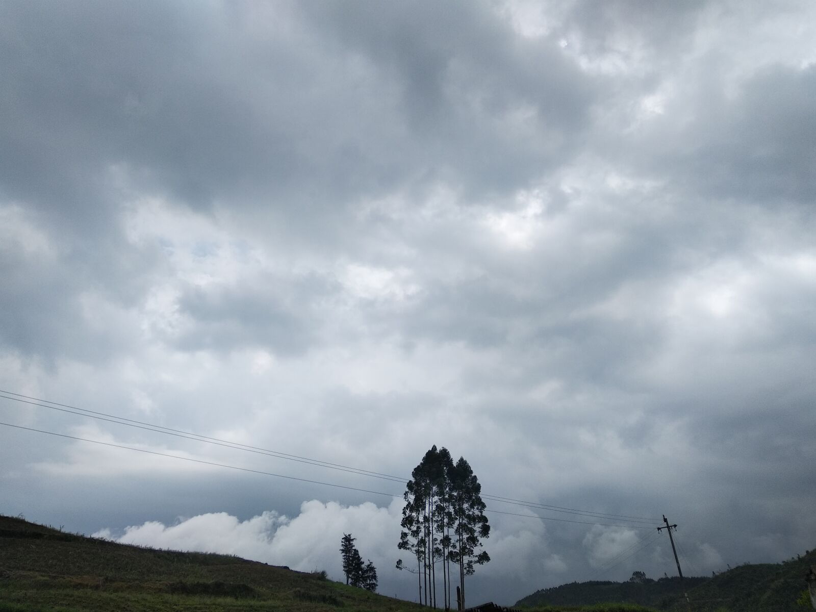 Xiaomi Redmi 5 Plus sample photo. Sky, hillside, wire photography