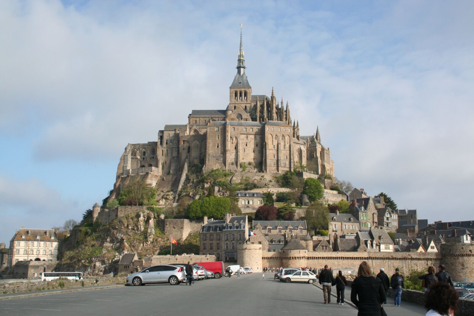 Canon EOS 350D (EOS Digital Rebel XT / EOS Kiss Digital N) sample photo. Mont-st-michel, tourist site, low photography