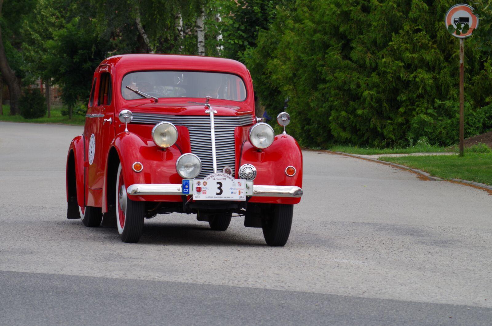 Pentax K-500 sample photo. Old, car, veteran photography