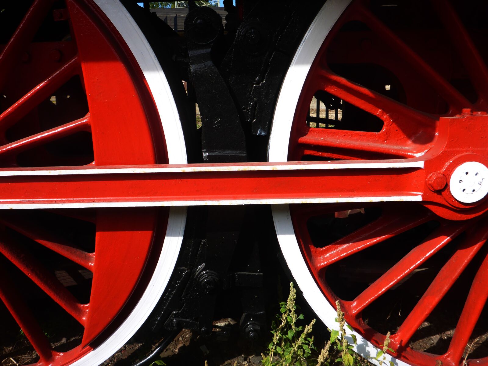 Panasonic Lumix DMC-TS5 (Lumix DMC-FT5) sample photo. Wheels, steel, train photography