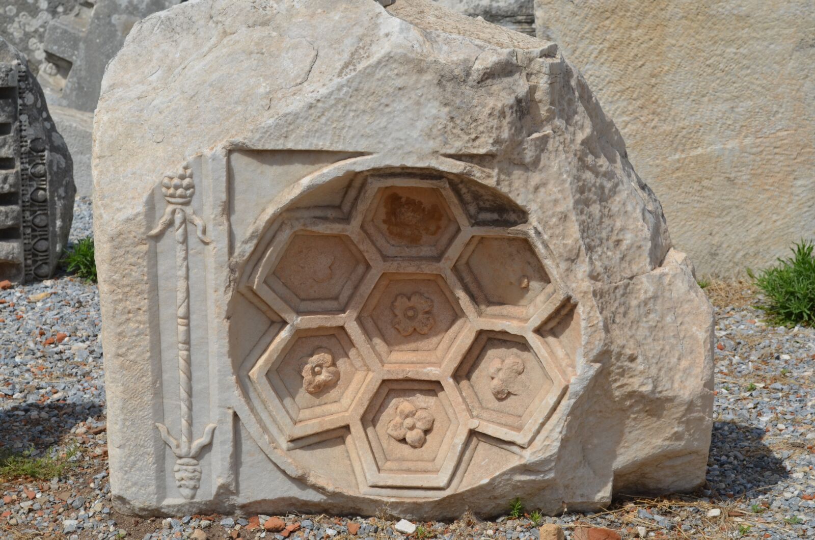 Nikon D5100 sample photo. Architecture, pattern, moti photography
