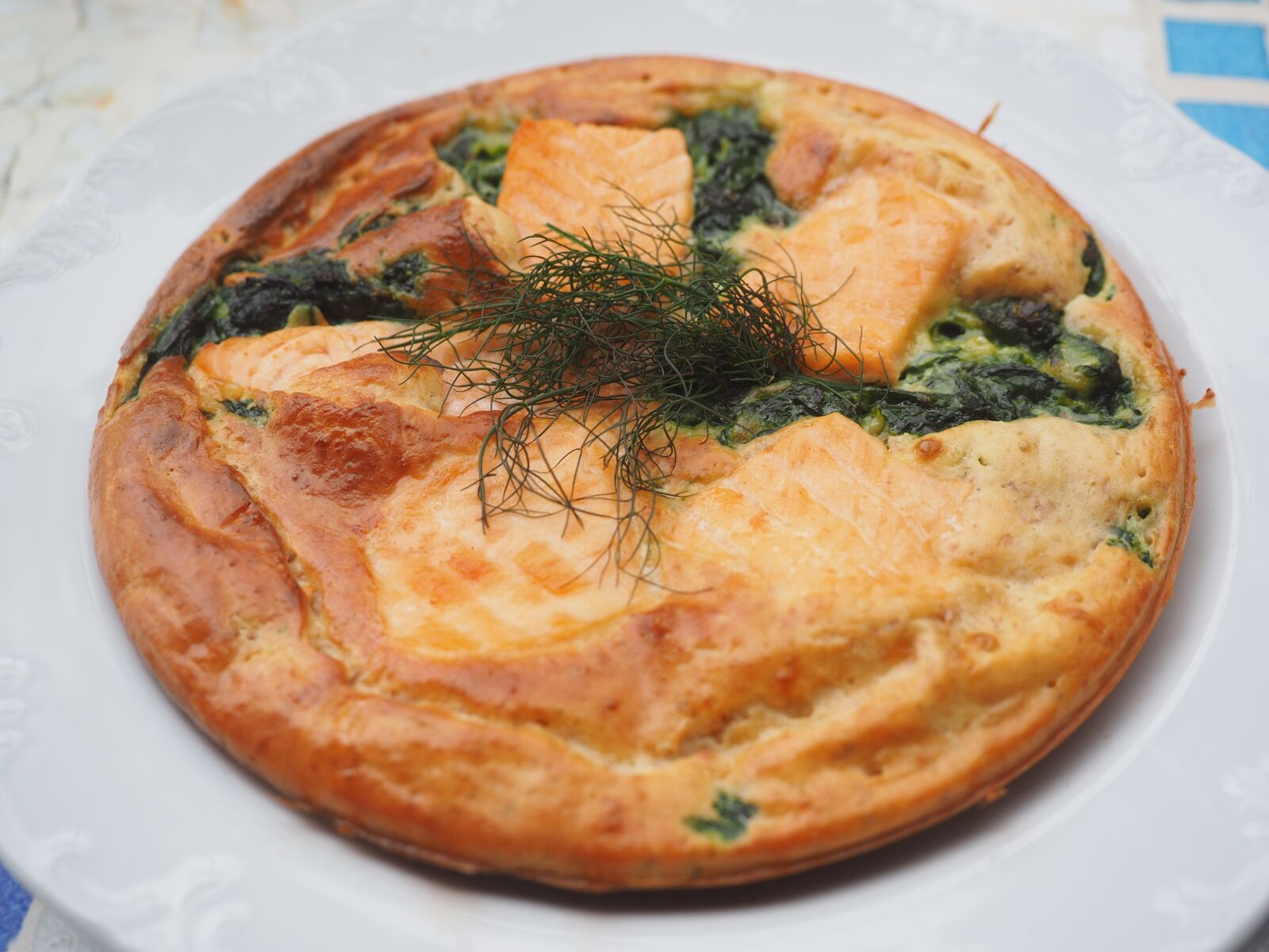 Olympus OM-D E-M1 + Olympus M.Zuiko Digital ED 12-40mm F2.8 Pro sample photo. Salmon cakes, pancake, eat photography