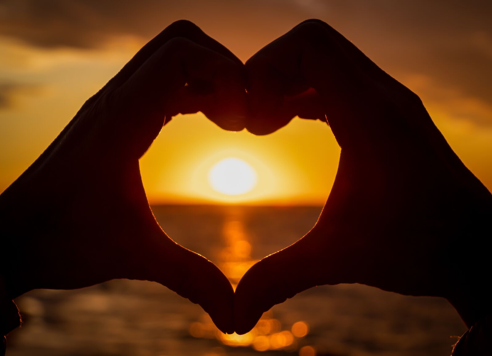 Canon EOS 80D sample photo. Heart, hands, romantic photography