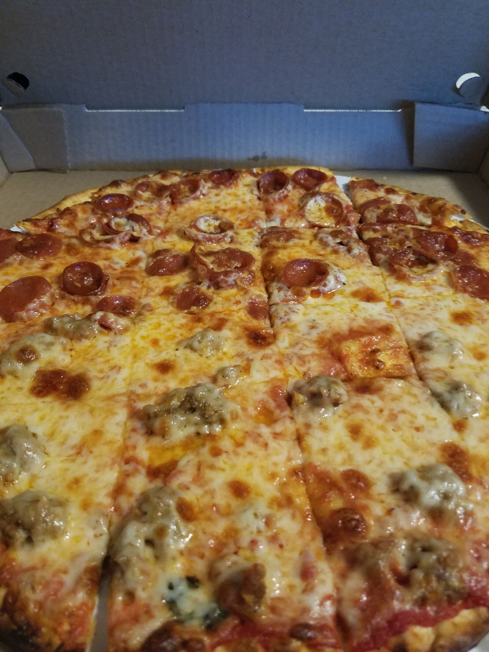 Samsung Galaxy S7 sample photo. Pizza photography