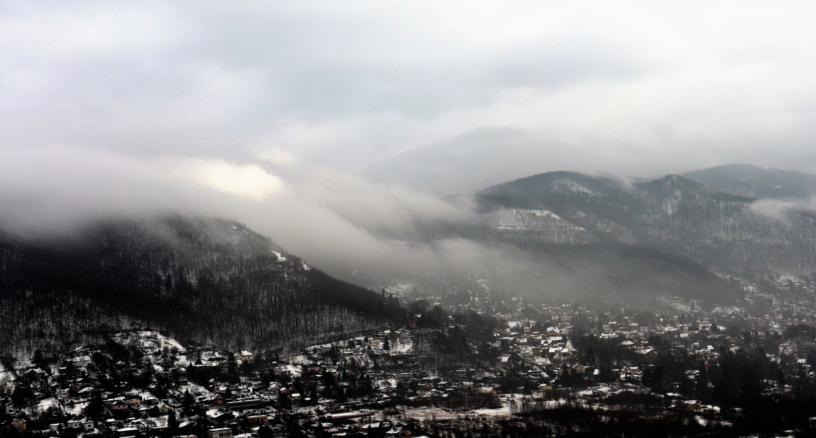 Canon EOS 200D (EOS Rebel SL2 / EOS Kiss X9) sample photo. Landscape, winter, clouds photography