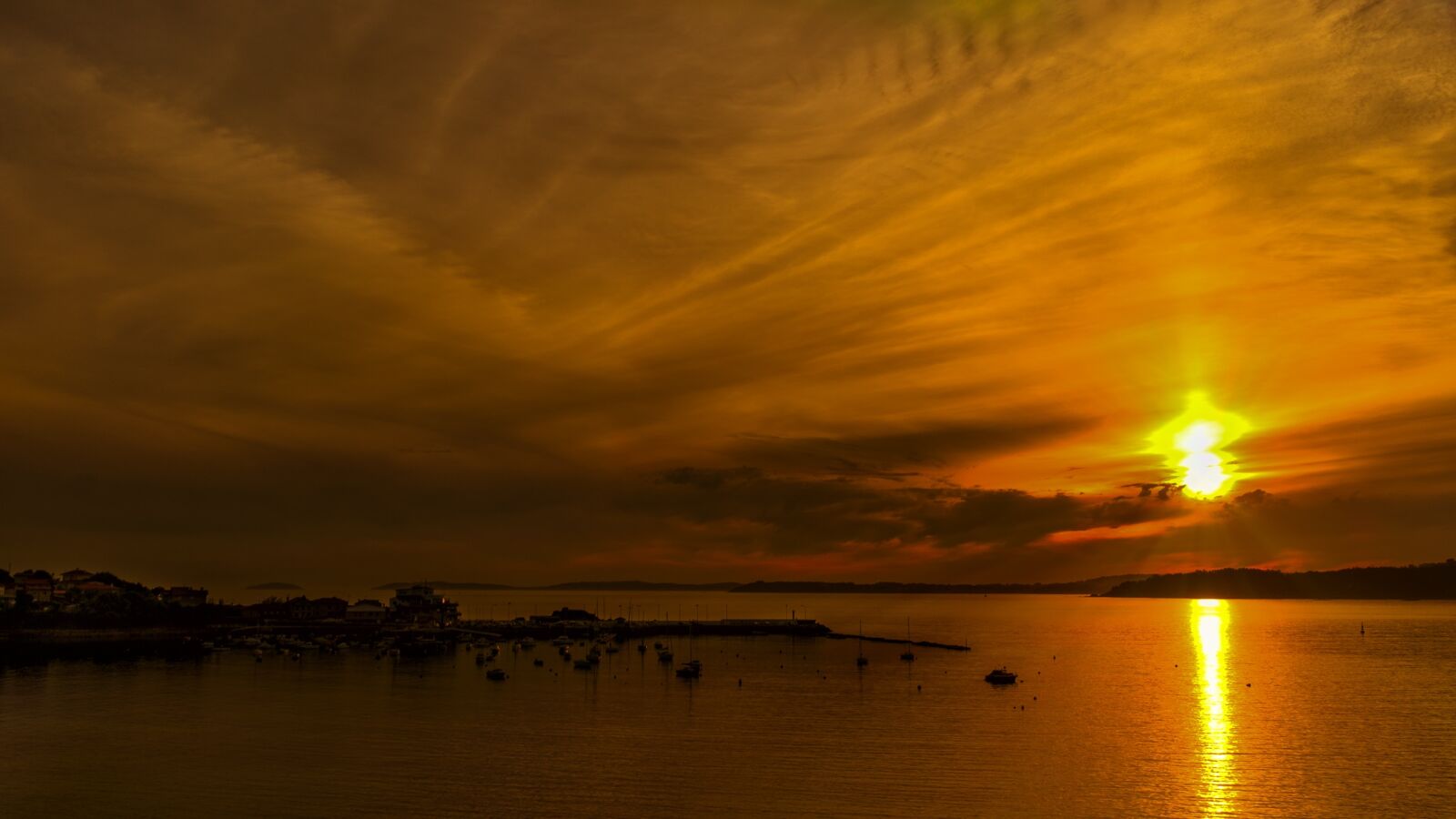 Fujifilm X100F sample photo. Sunset, horizon, clouds photography