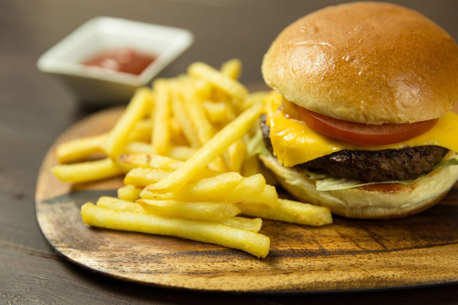 Canon EF 24-70mm F2.8L II USM sample photo. Burger, burgers, cheeseburger photography
