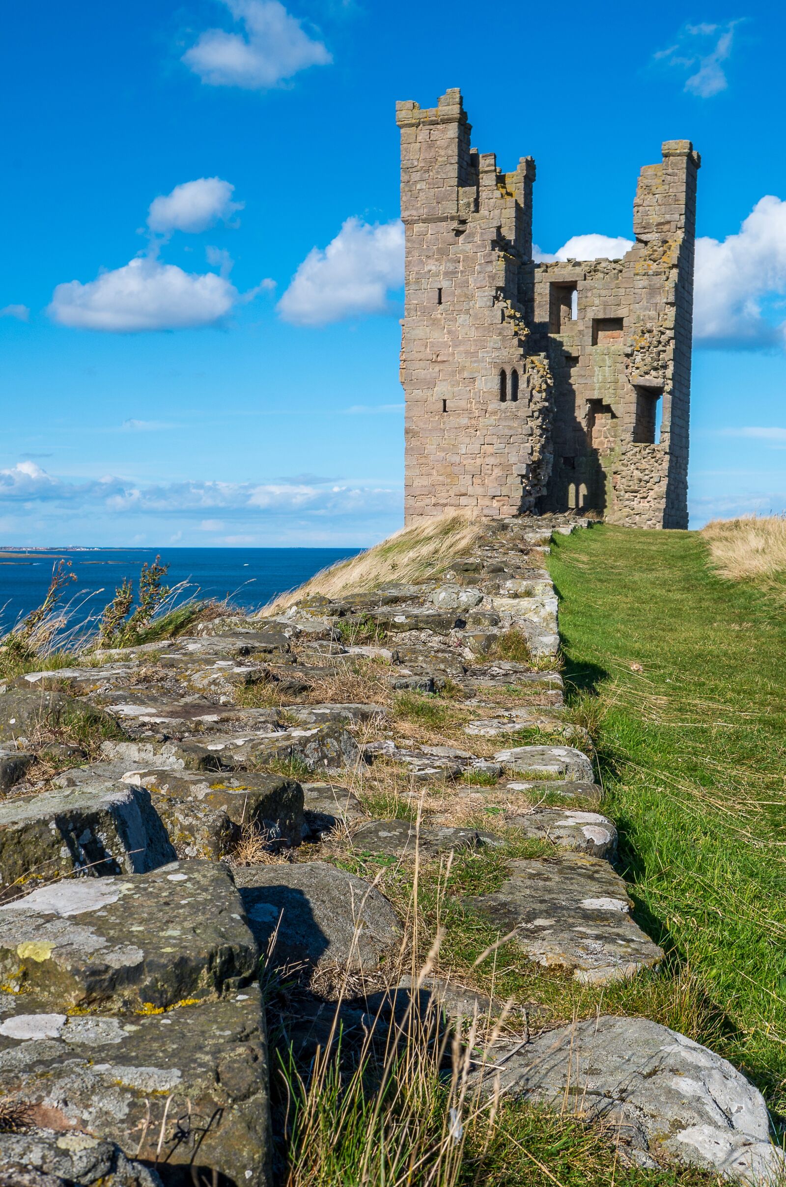 Pentax K-50 sample photo. Dunstanburgh castle, ruin, tower photography