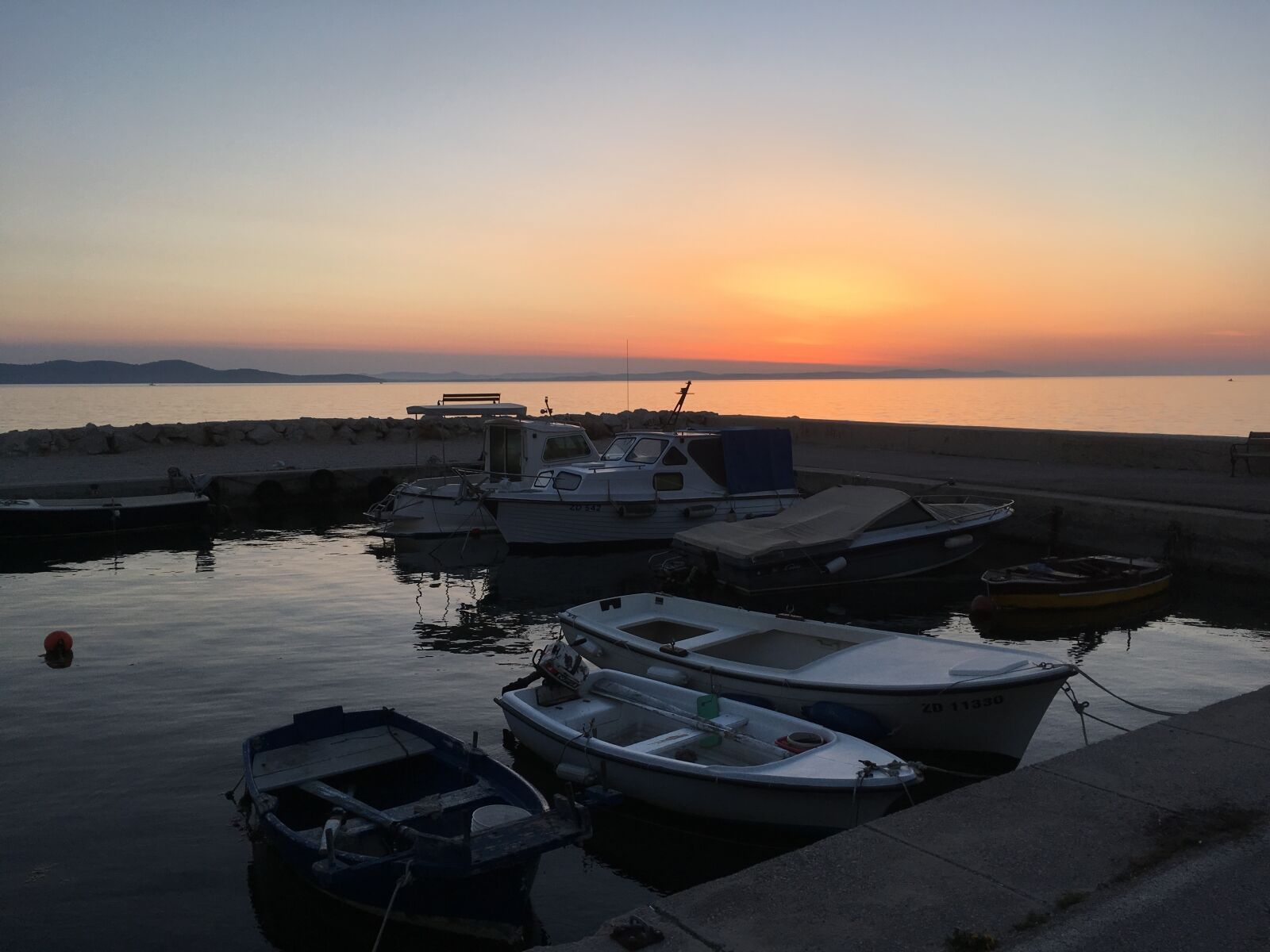 iPhone SE back camera 4.15mm f/2.2 sample photo. Sunset, sea, abendstimmung photography