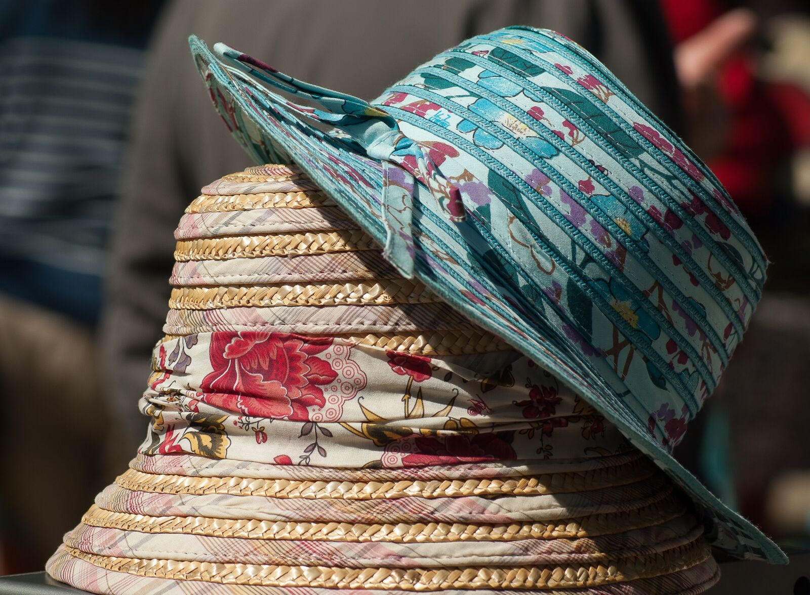 Tamron AF 70-300mm F4-5.6 Di LD Macro sample photo. Hats, straw, straw hats photography