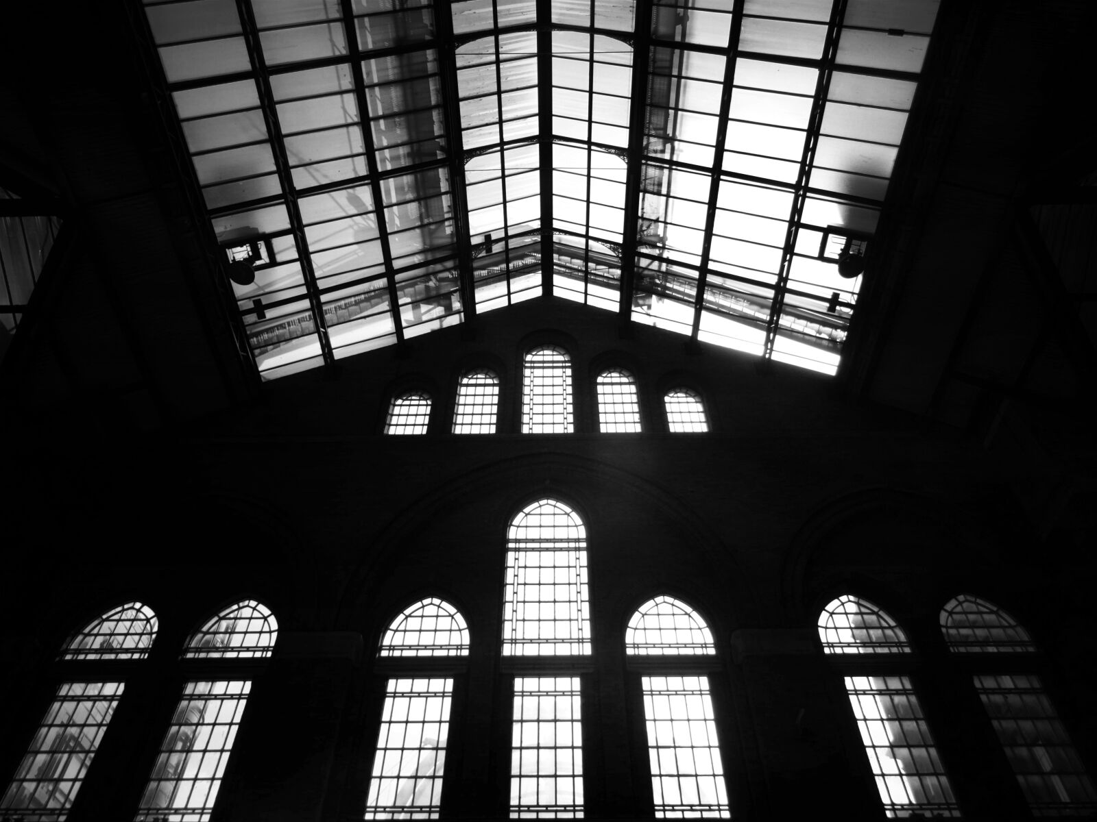 Sony DSC-HX60 sample photo. Arches, architecture, black, and photography