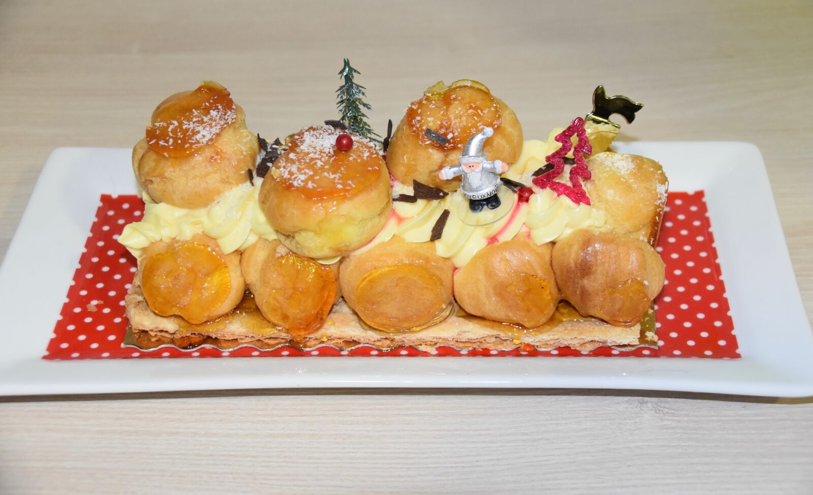 Nikon D5600 sample photo. Yule log, dessert christmas photography
