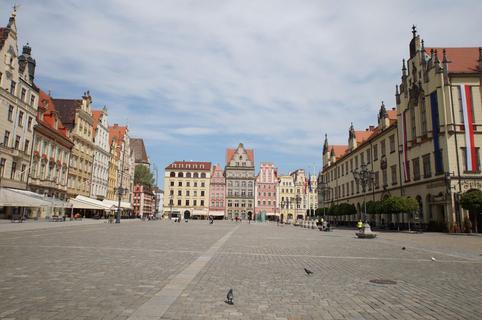 Sony DT 11-18mm F4.5-5.6 sample photo. Wroclaw, poland, street photography