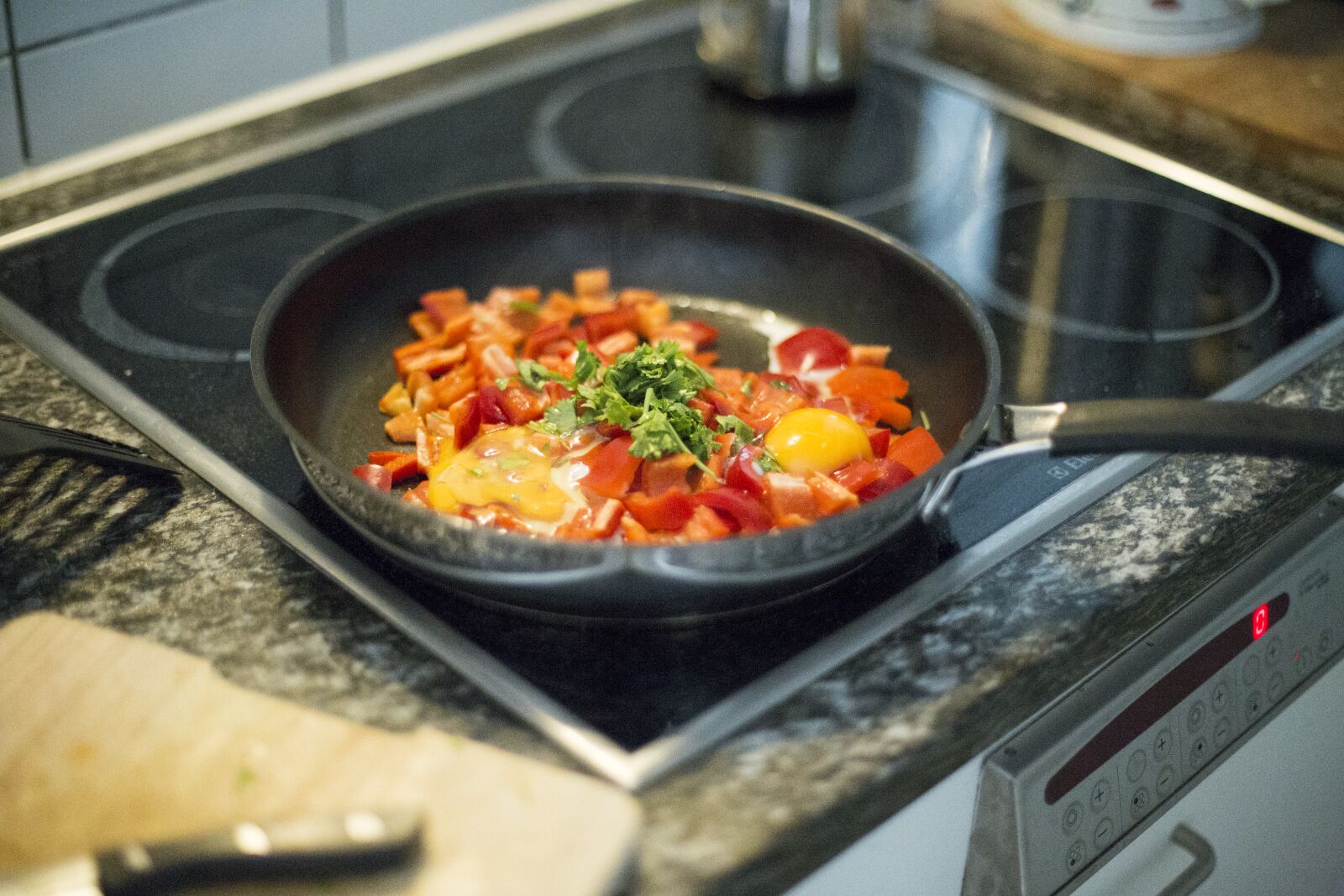 Canon EOS 6D + Canon EF 50mm F1.4 USM sample photo. Bell, pepper, cooking, egg photography