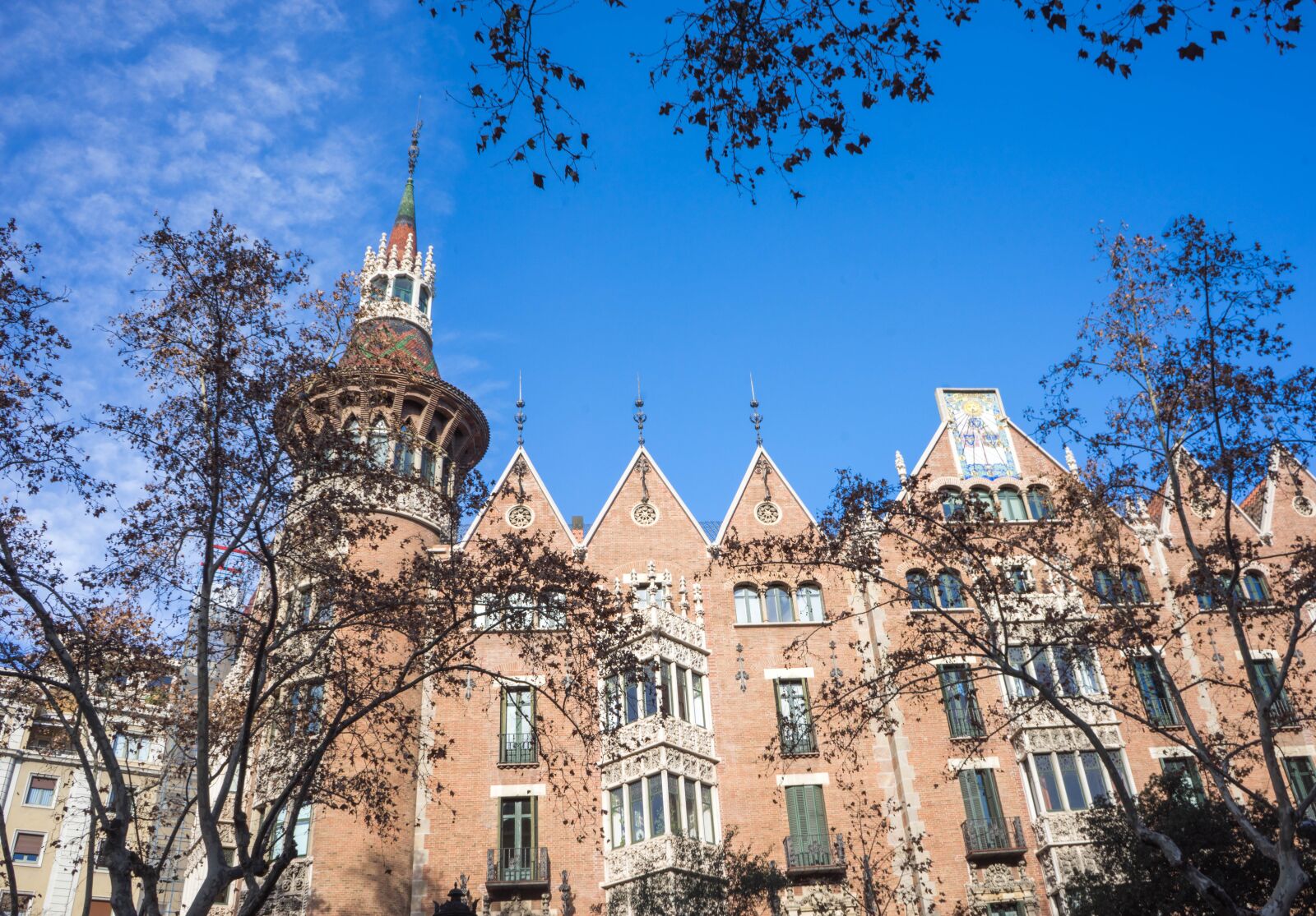 Sony a7R + Sony FE 28-70mm F3.5-5.6 OSS sample photo. Barcelona, spain, architecture photography