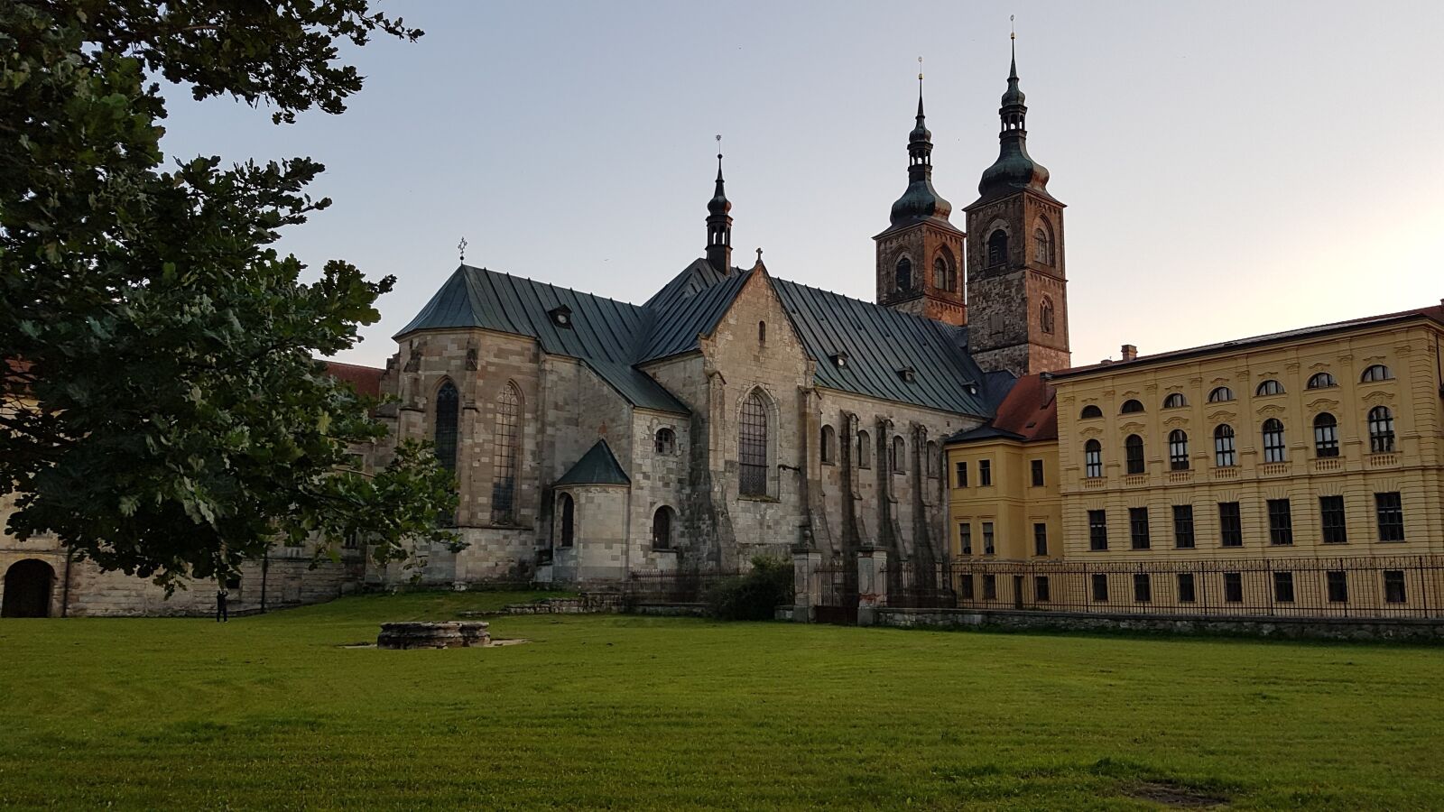 Samsung Galaxy S7 sample photo. Abbey, czech, historic photography
