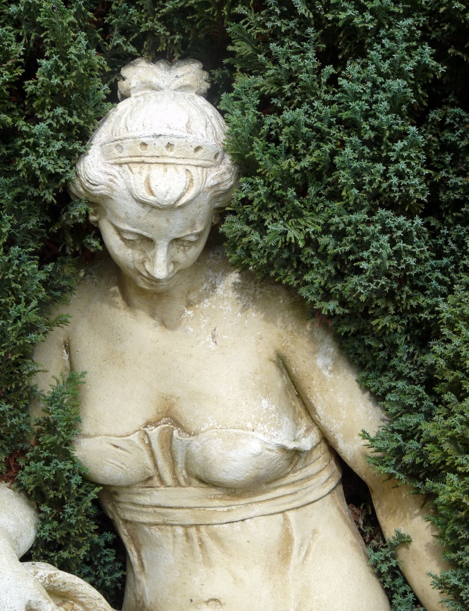 Panasonic Lumix DMC-FZ28 sample photo. Statue, castle, woman photography
