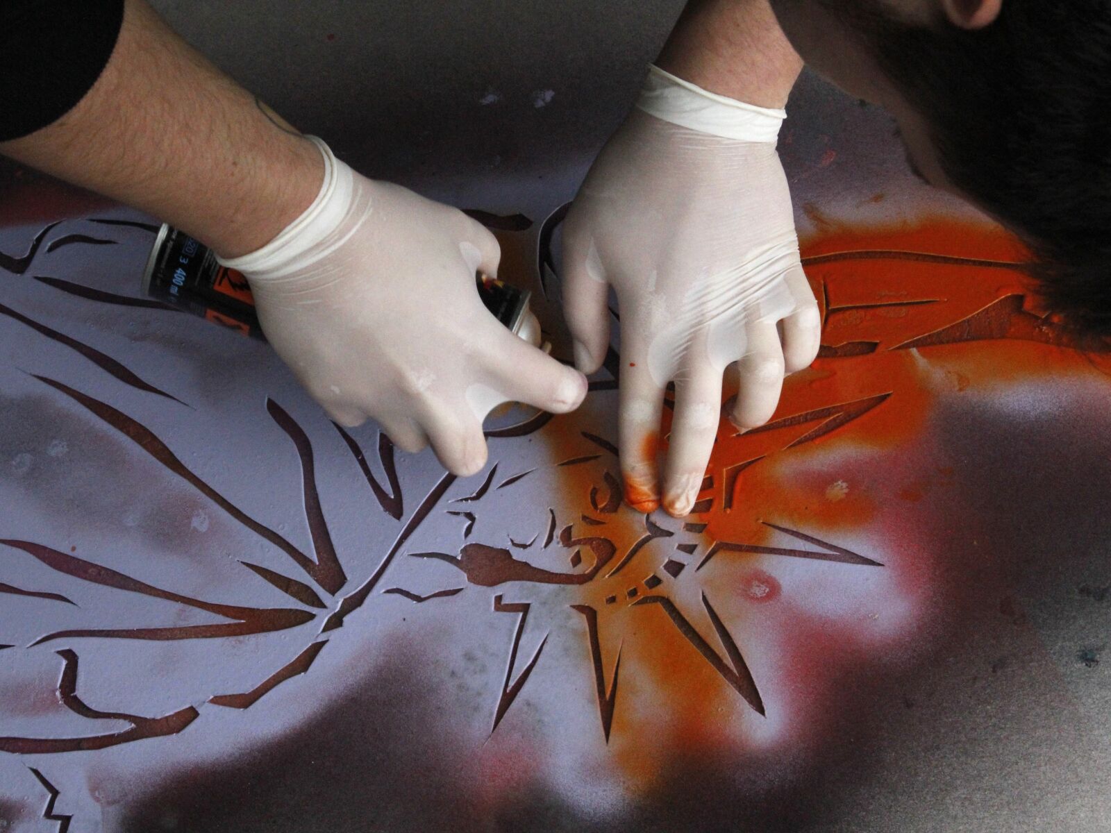 Canon EOS 550D (EOS Rebel T2i / EOS Kiss X4) sample photo. Painting, hands, trafaret photography