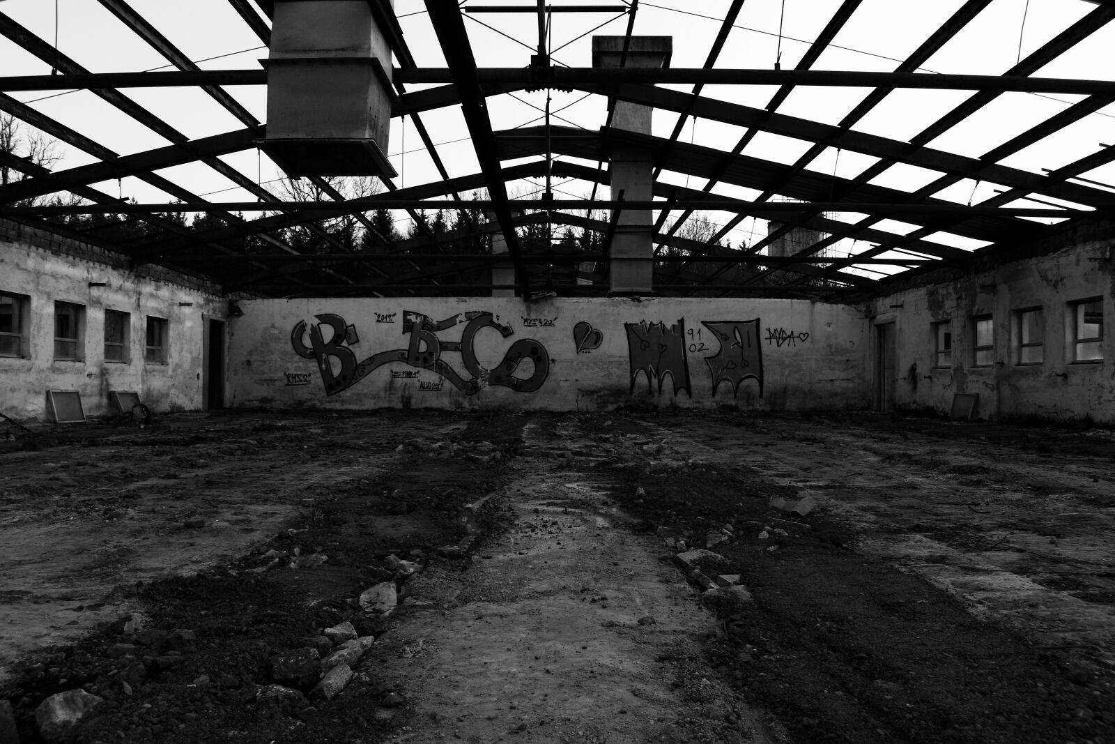 Nikon D3500 sample photo. Broken, hall, black and photography