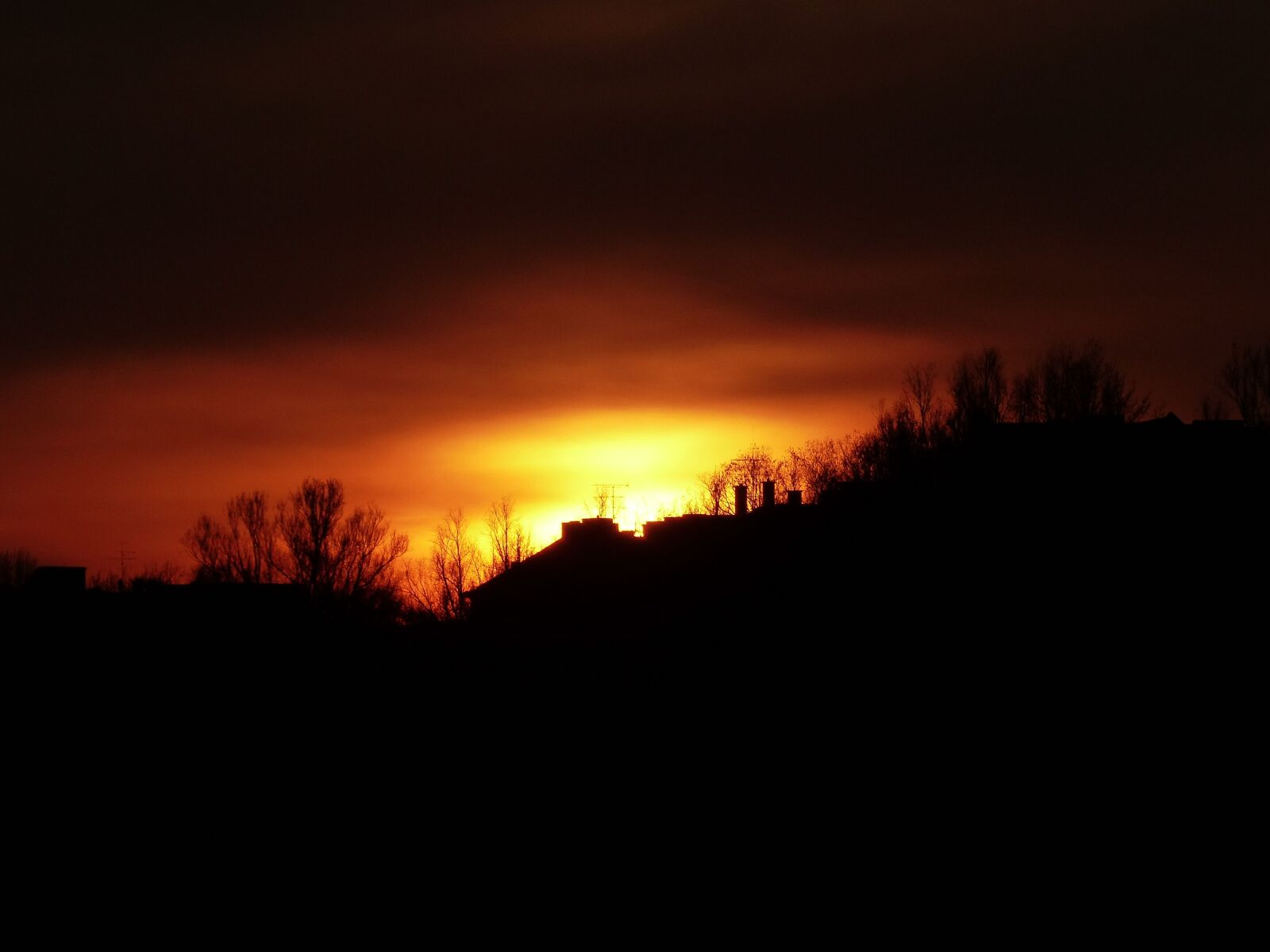 Panasonic Lumix DMC-FZ200 sample photo. Sunset, house, night photography