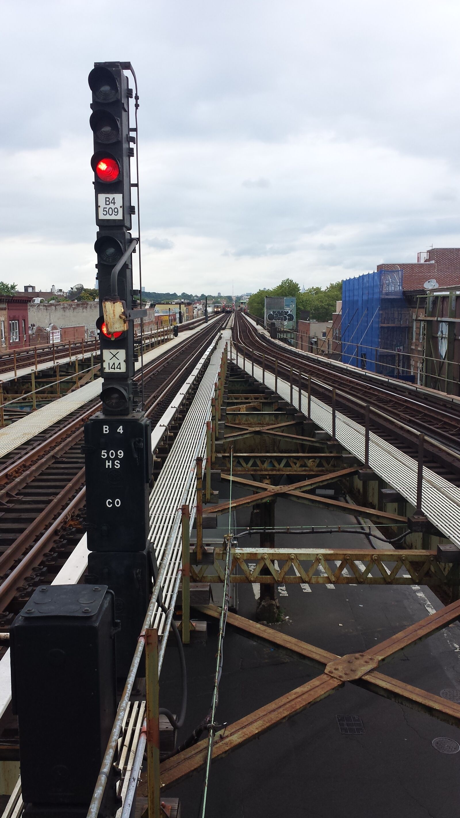 Samsung Galaxy S4 sample photo. Tracks, subway, brooklyn photography