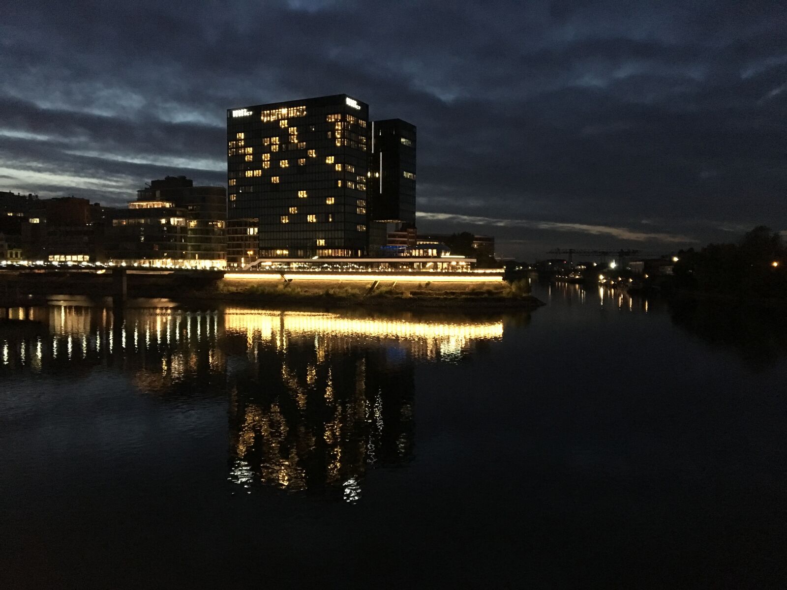 Apple iPhone 6s sample photo. Night, lights, dark photography