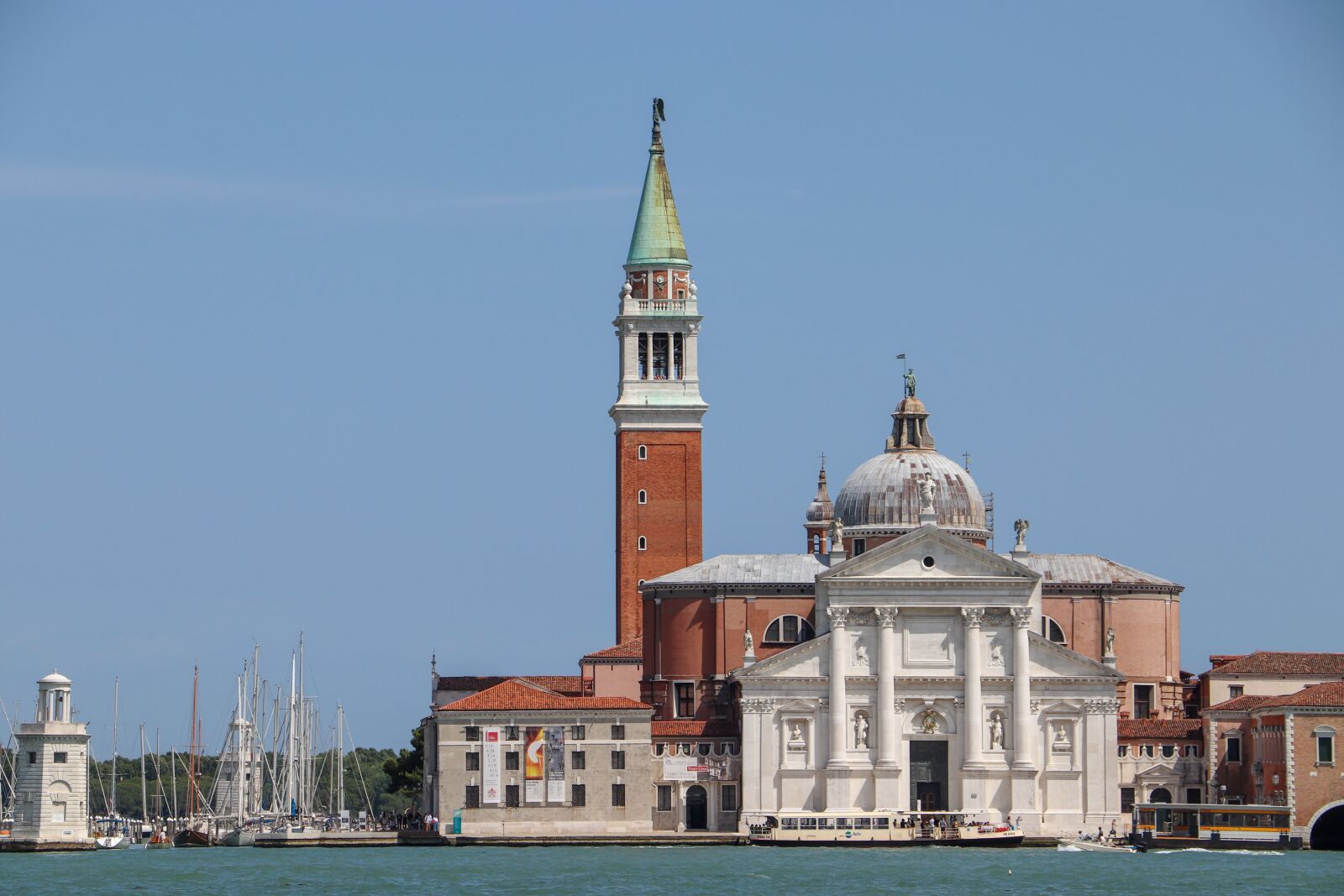 Canon EOS 200D (EOS Rebel SL2 / EOS Kiss X9) sample photo. Italy, venice, arrival photography