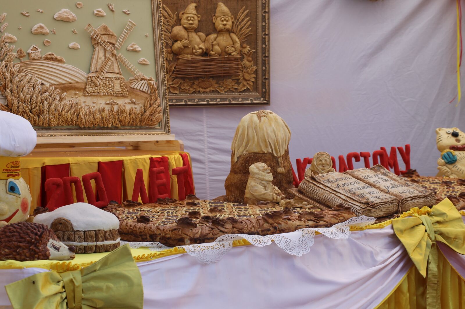 Canon EOS 1100D (EOS Rebel T3 / EOS Kiss X50) sample photo. Bread, food, golden photography