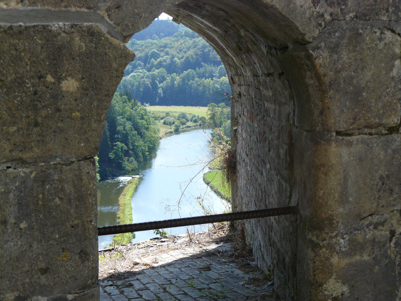 Panasonic DMC-FZ8 sample photo. Castle, river, view photography