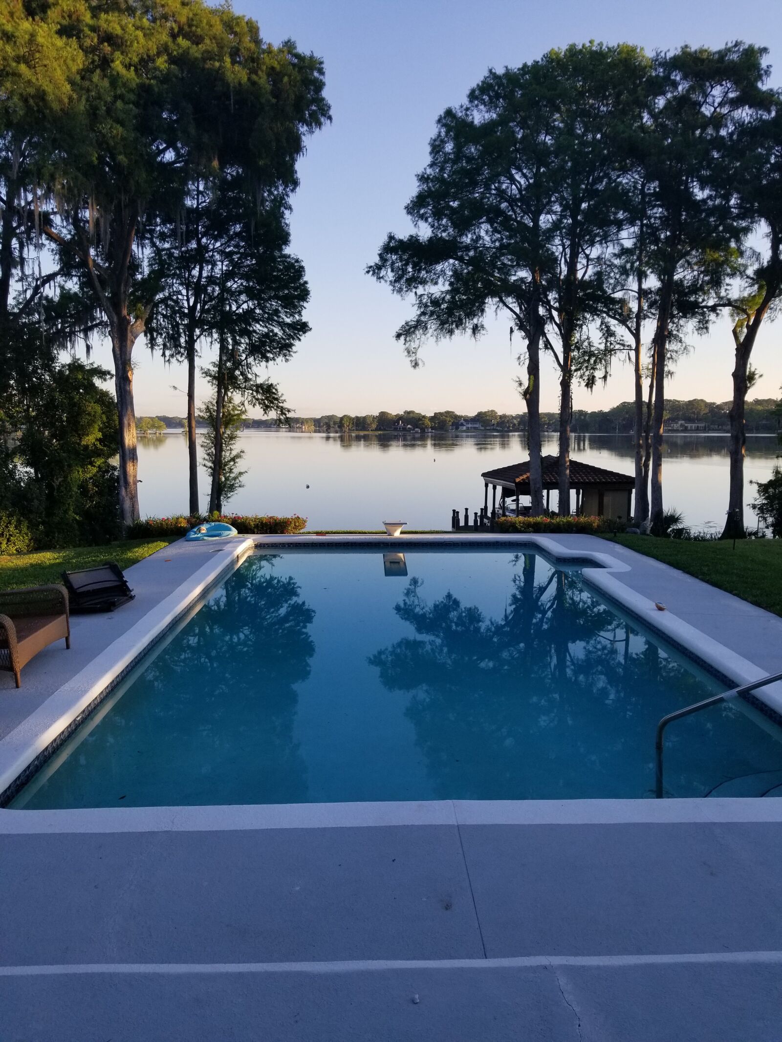 Samsung Galaxy S8+ sample photo. Corona office, pool, lake photography
