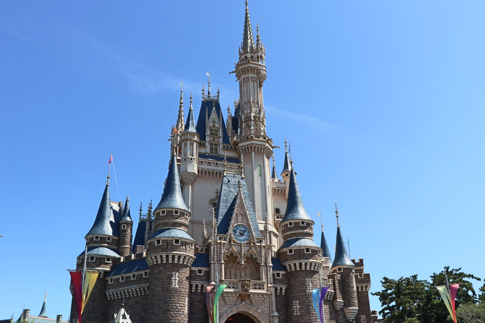 Canon EF-S 18-55mm F4-5.6 IS STM sample photo. Disney, castle, sky photography