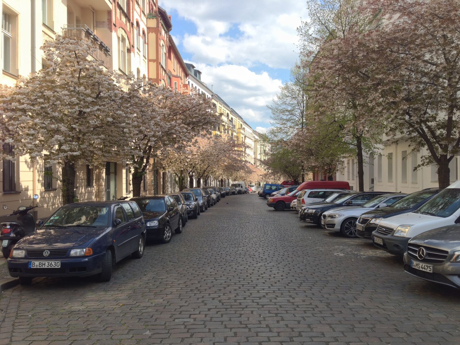 iPhone 5 back camera 4.12mm f/2.4 sample photo. Berlin, spring, sightseeing photography