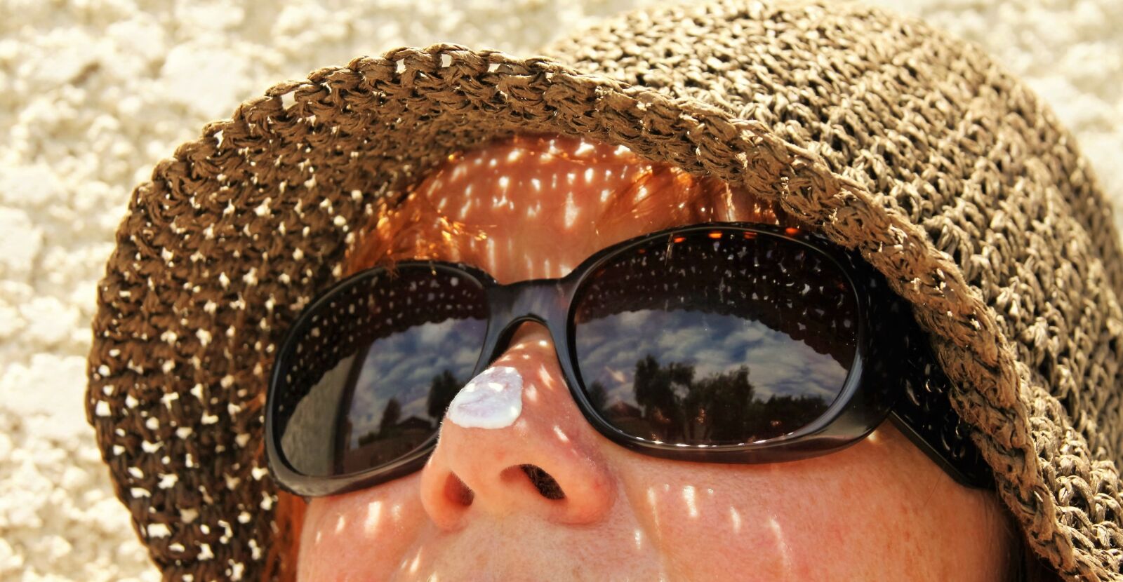 Canon EOS 50D sample photo. Sunblock, sunglasses, skincare photography