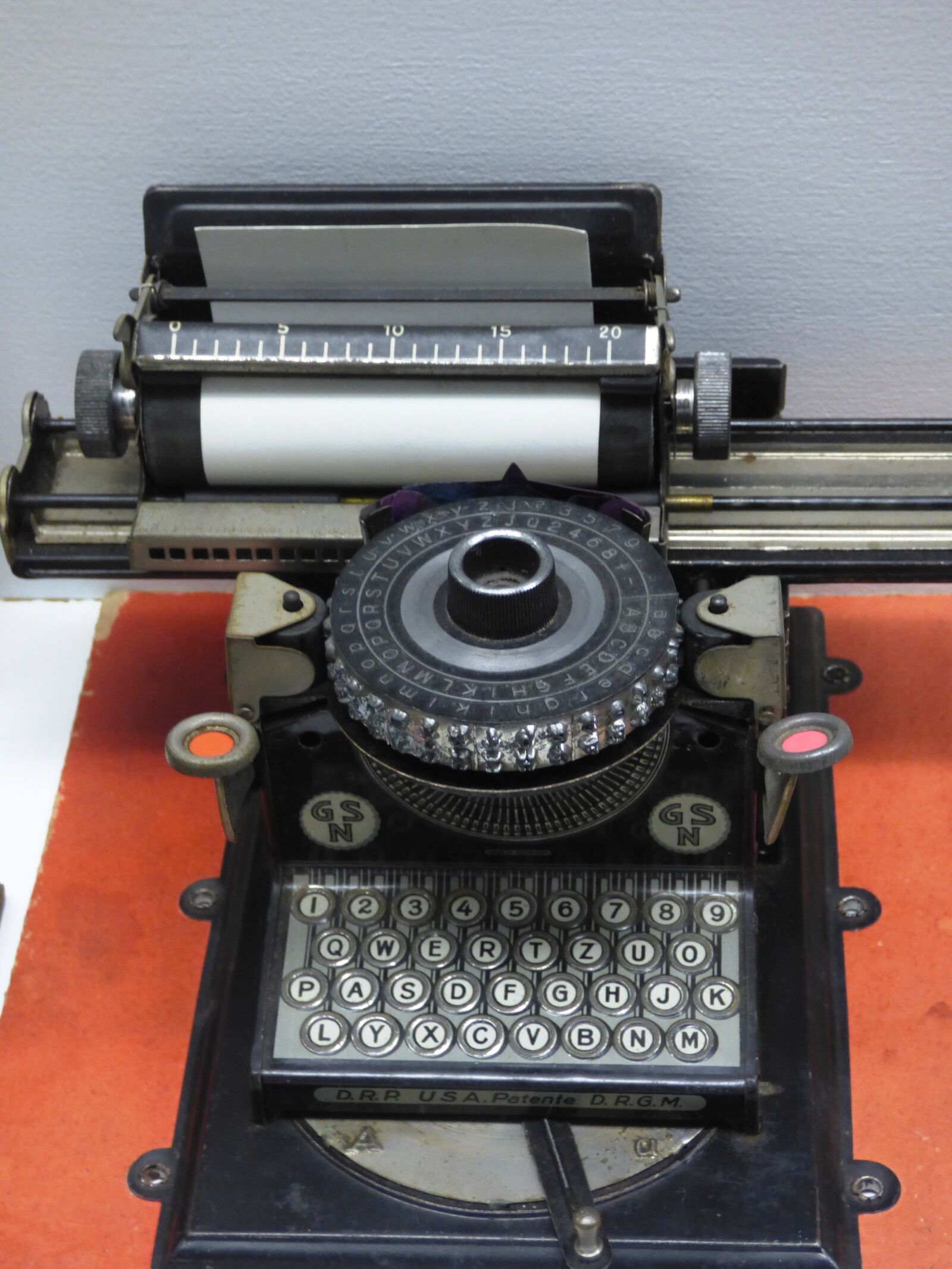Panasonic DMC-FZ72 sample photo. Machine, typewriter, print photography