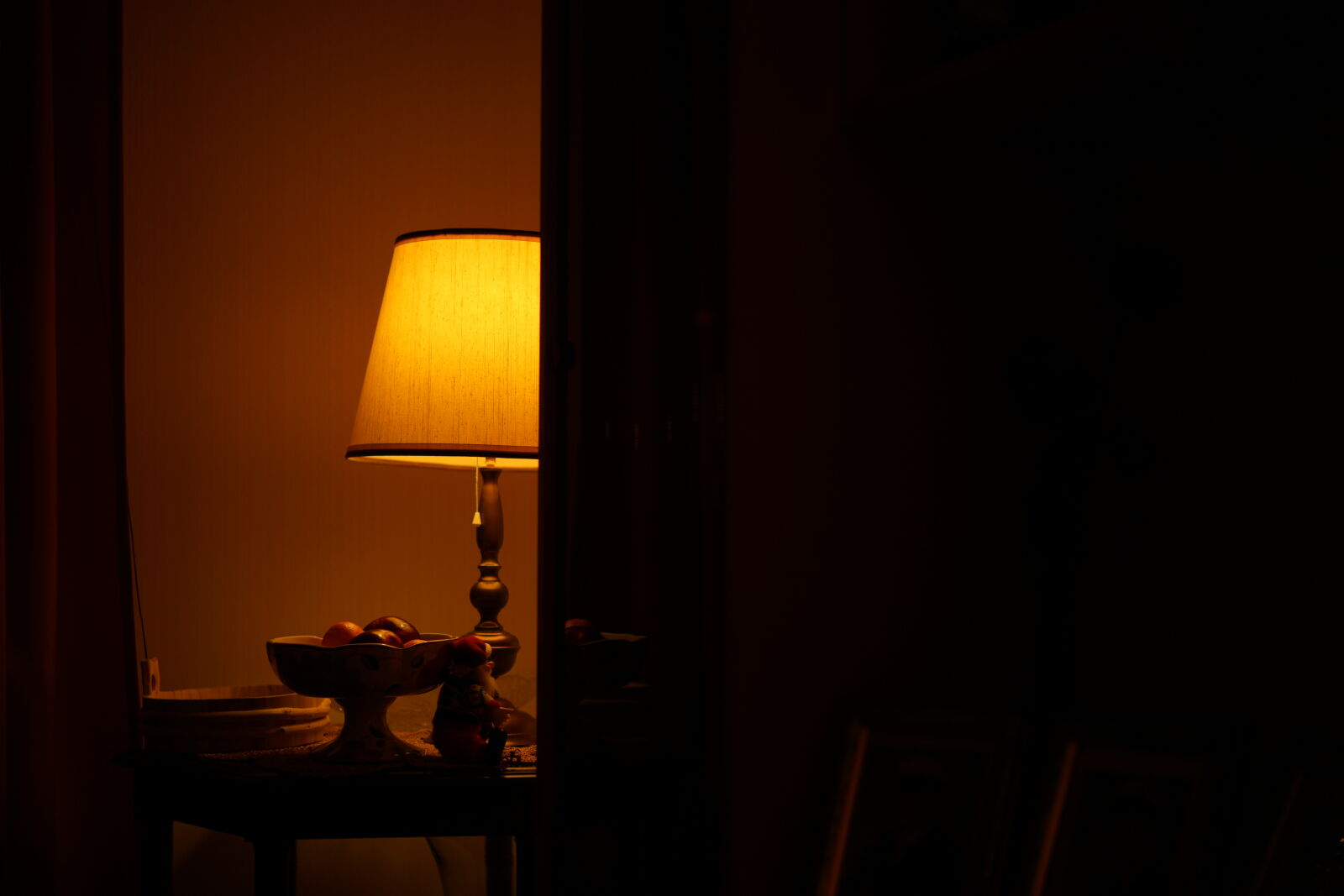 Sony a7 II + Sony Sonnar T* FE 55mm F1.8 ZA sample photo. Lamp at the shade photography