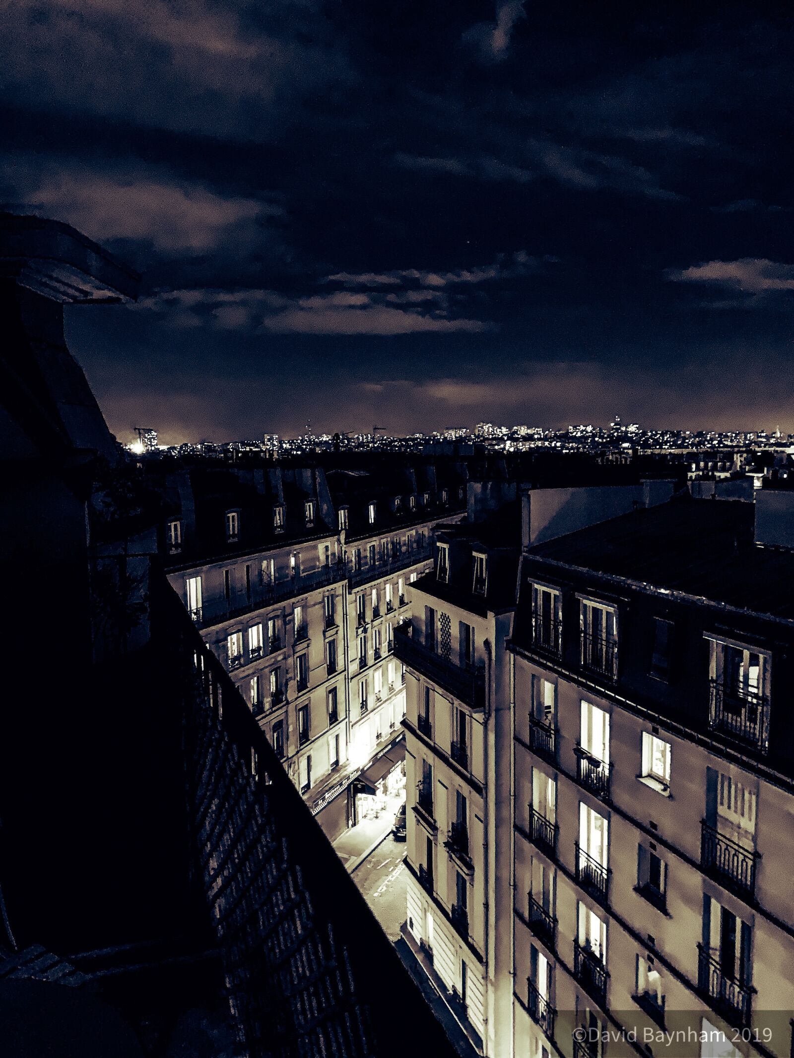 iPhone XS Max back dual camera 4.25mm f/1.8 sample photo. Paris, night, lights photography