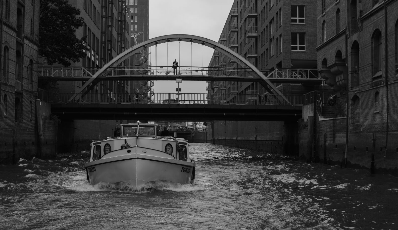 Sony a6000 sample photo. Black and white, hamburg photography