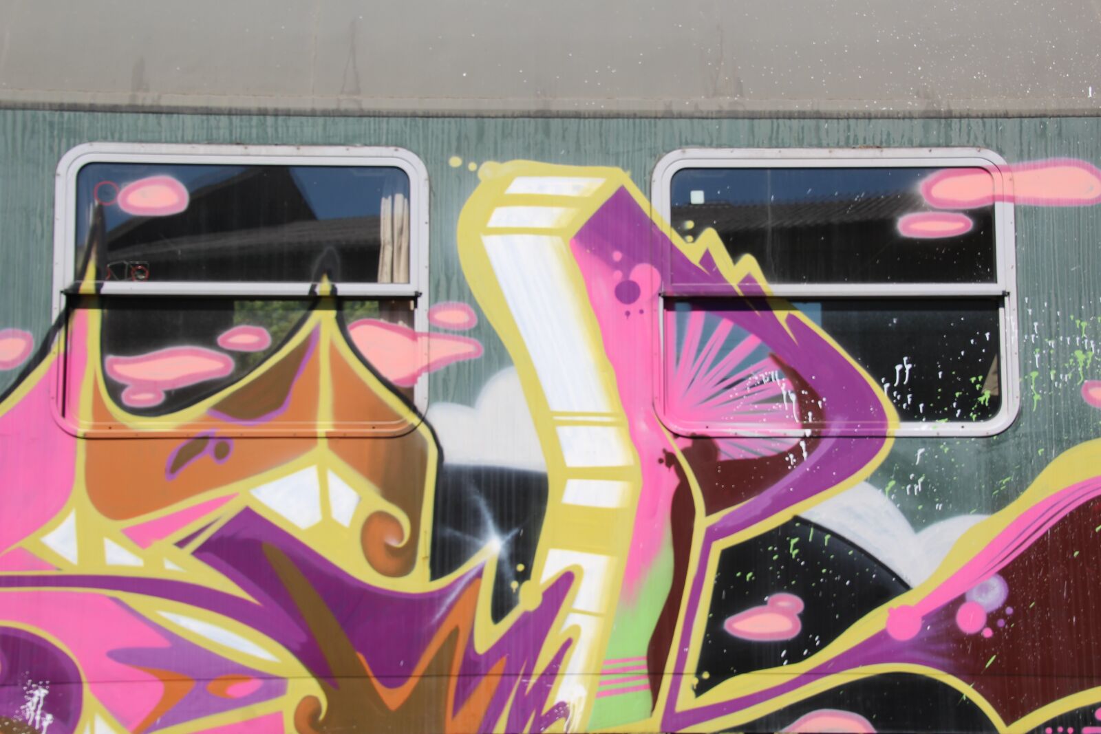 Canon EOS 1200D (EOS Rebel T5 / EOS Kiss X70 / EOS Hi) sample photo. Wagon, db, grafitti photography
