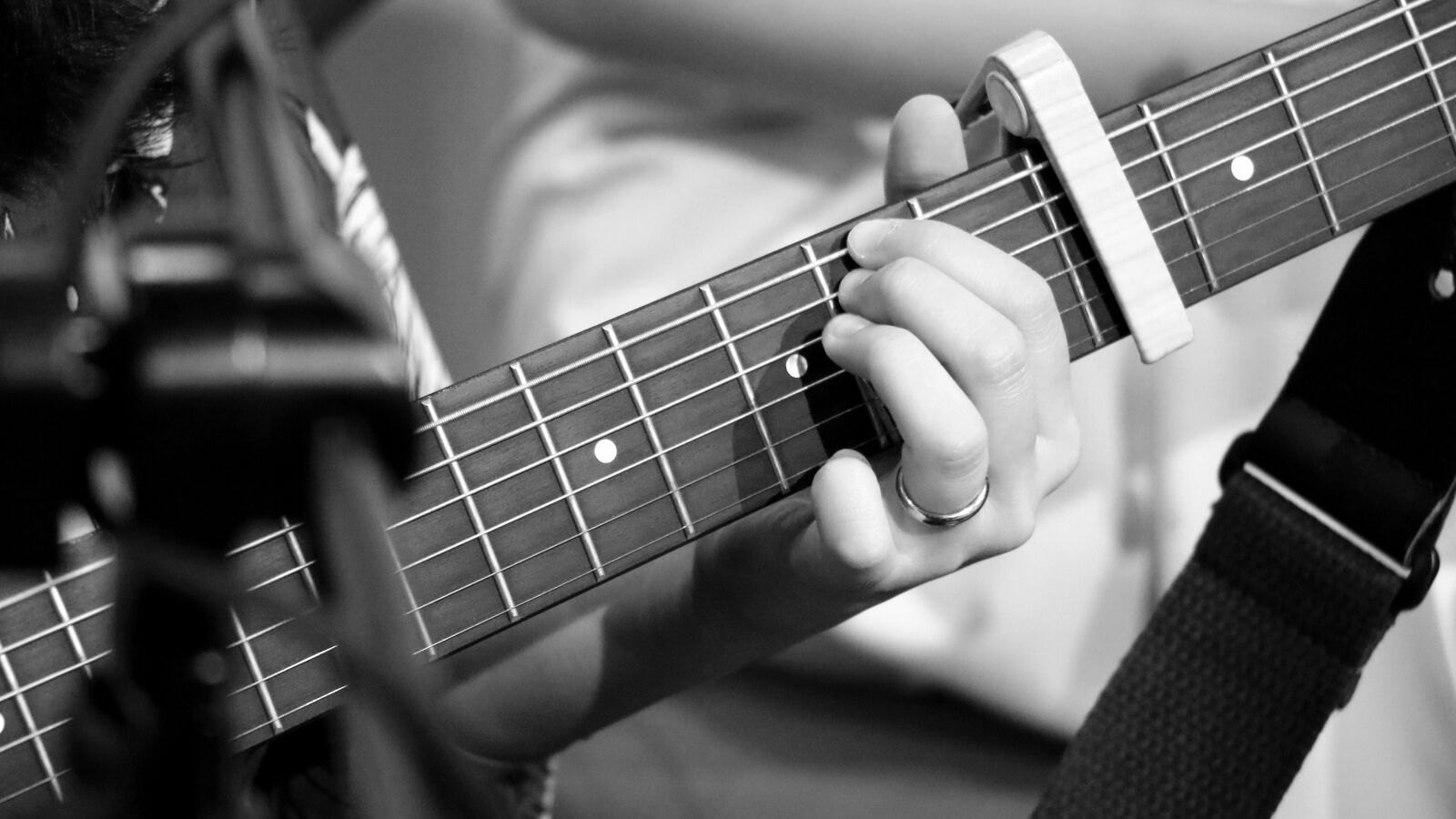 Canon EOS 750D (EOS Rebel T6i / EOS Kiss X8i) sample photo. Guitar, instrument, music photography